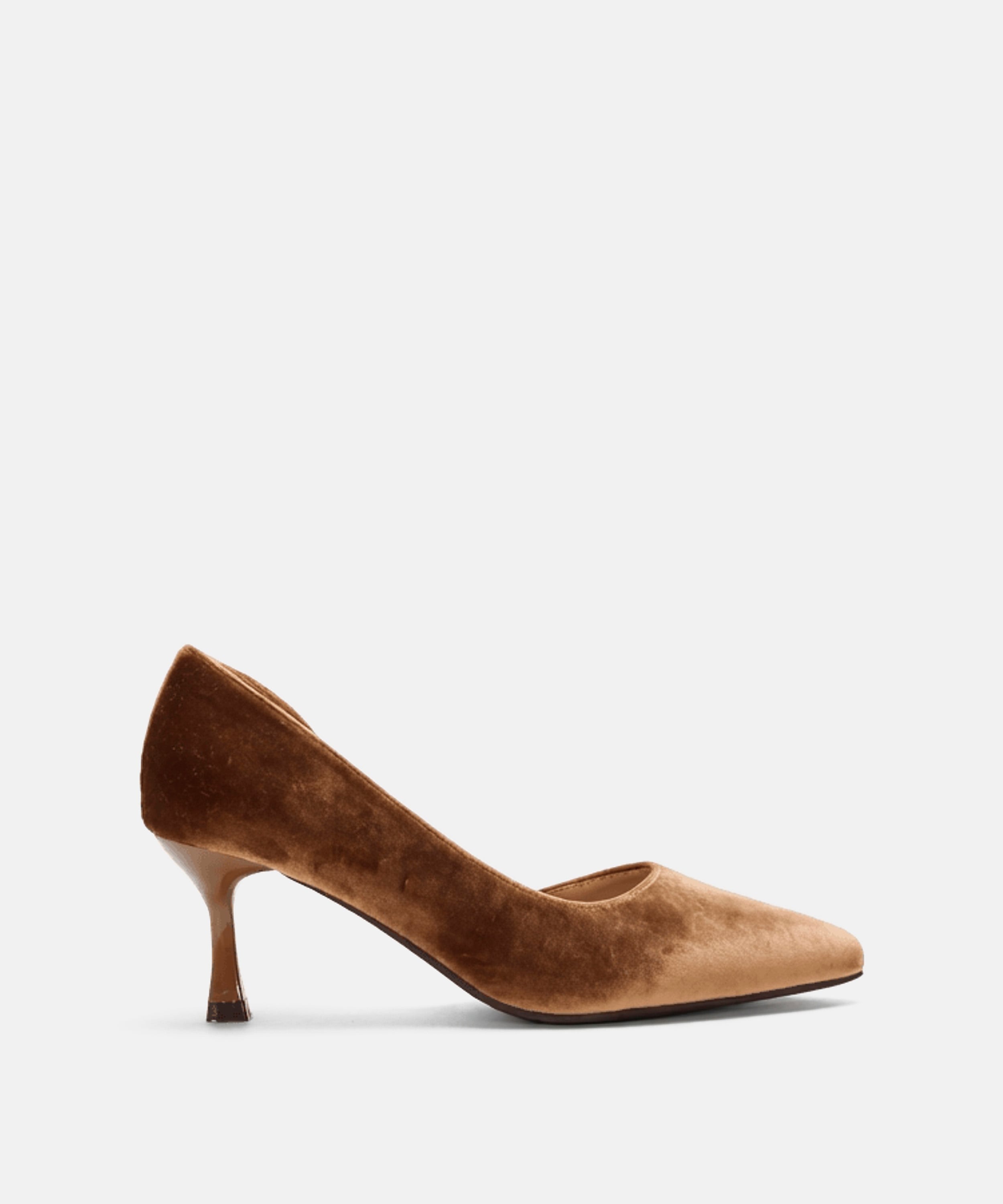 Zapato tac&oacute;n asim&eacute;trico terciopelo
